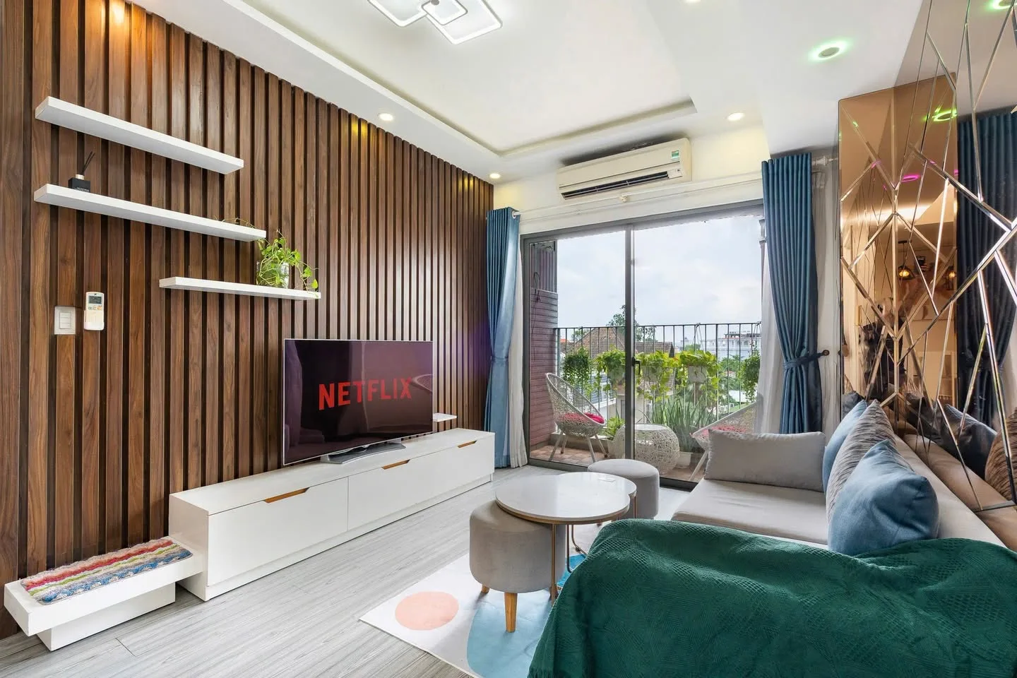 Masteri Thao Dien Tower 2 2BR With Balcony and Full Furniture