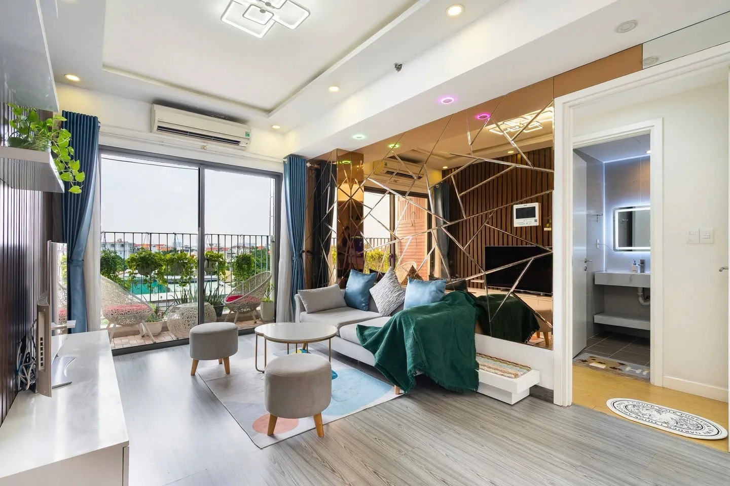 Masteri Thao Dien Tower 2 2BR With Balcony and Full Furniture