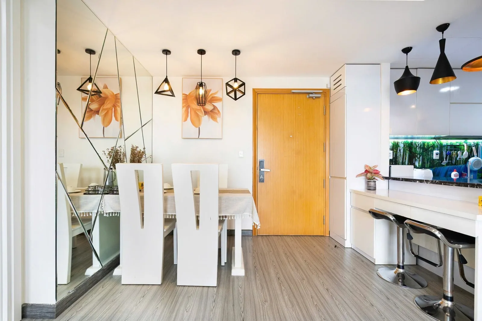 Masteri Thao Dien Tower 2 2BR With Balcony and Full Furniture