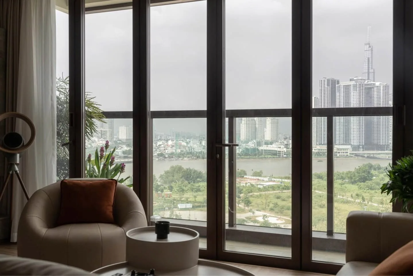 Metropole Galleria 3BR on 11th Floor with River Outlook