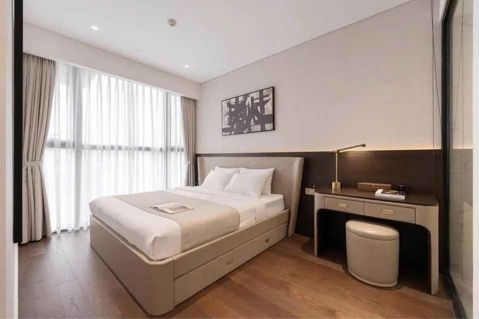 Metropole Galleria 3BR on 11th Floor with River Outlook