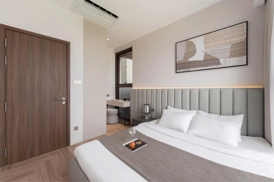 Metropole Galleria 3BR on 11th Floor with River Outlook