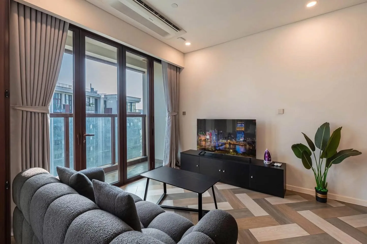 Metropole Thu Thiem 1BR With River and Ba Son Bridge View