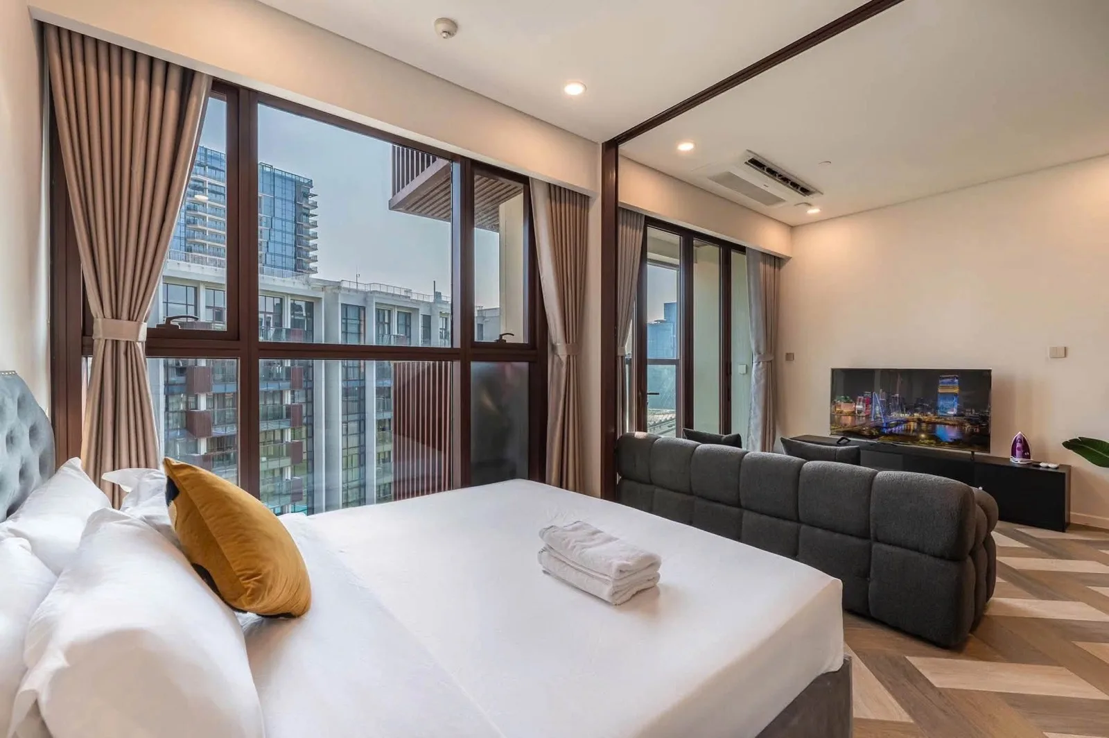 Metropole Thu Thiem 1BR With River and Ba Son Bridge View