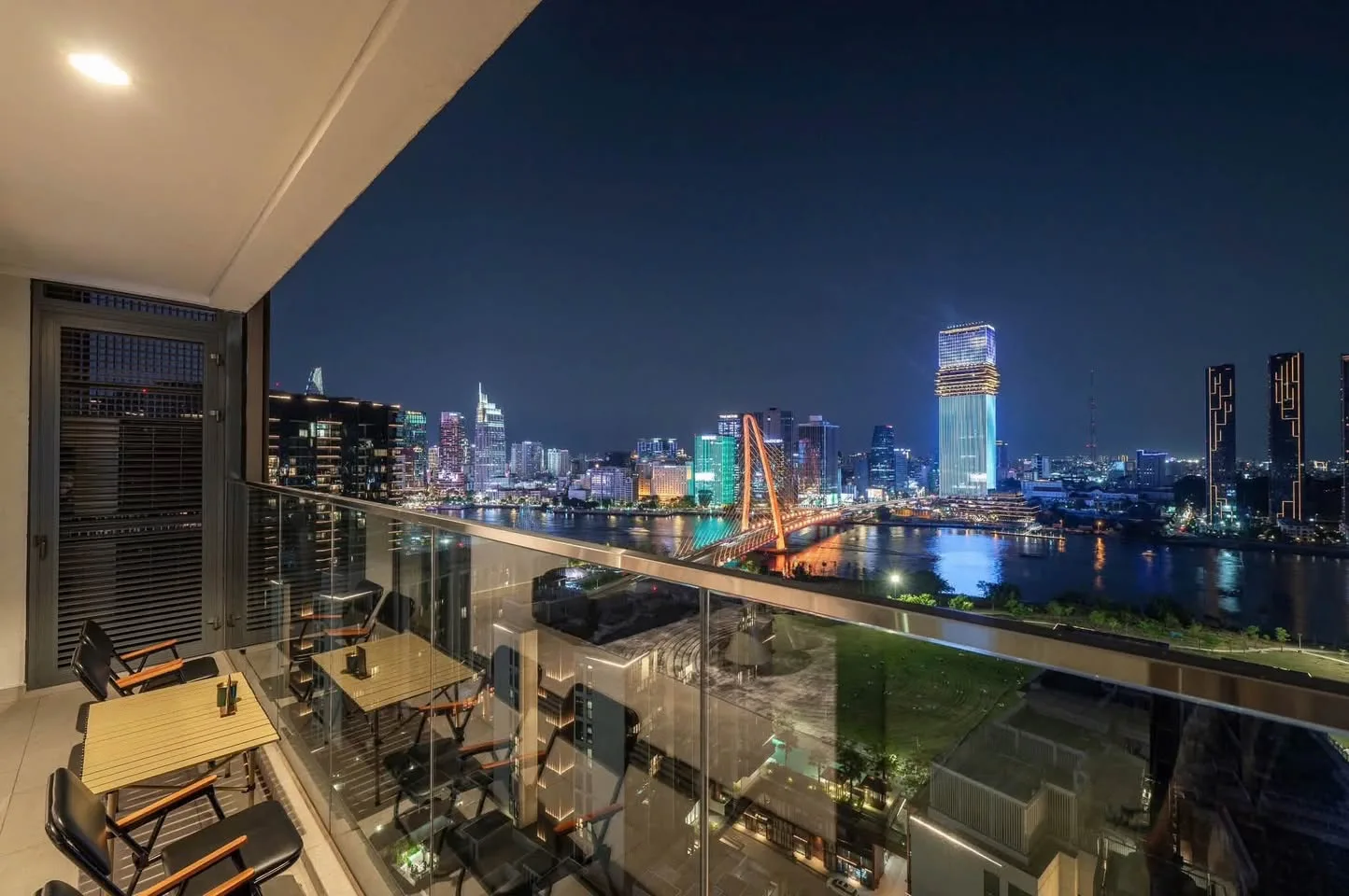The Crest Metropole 3BR With Balcony Skyline View