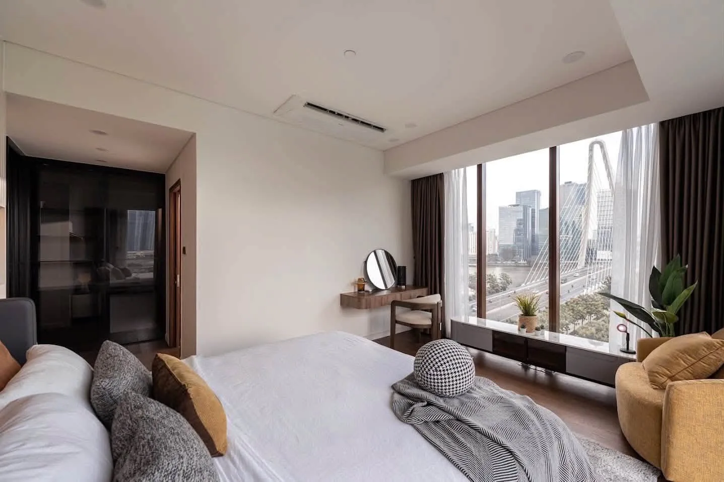 The Galleria Metropole 4BR Fully Furnished Home