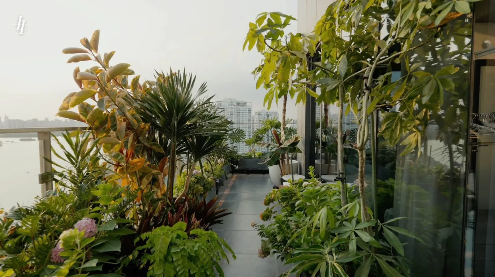 One Verandah 3BR Corner Penthouse with River Sunset View