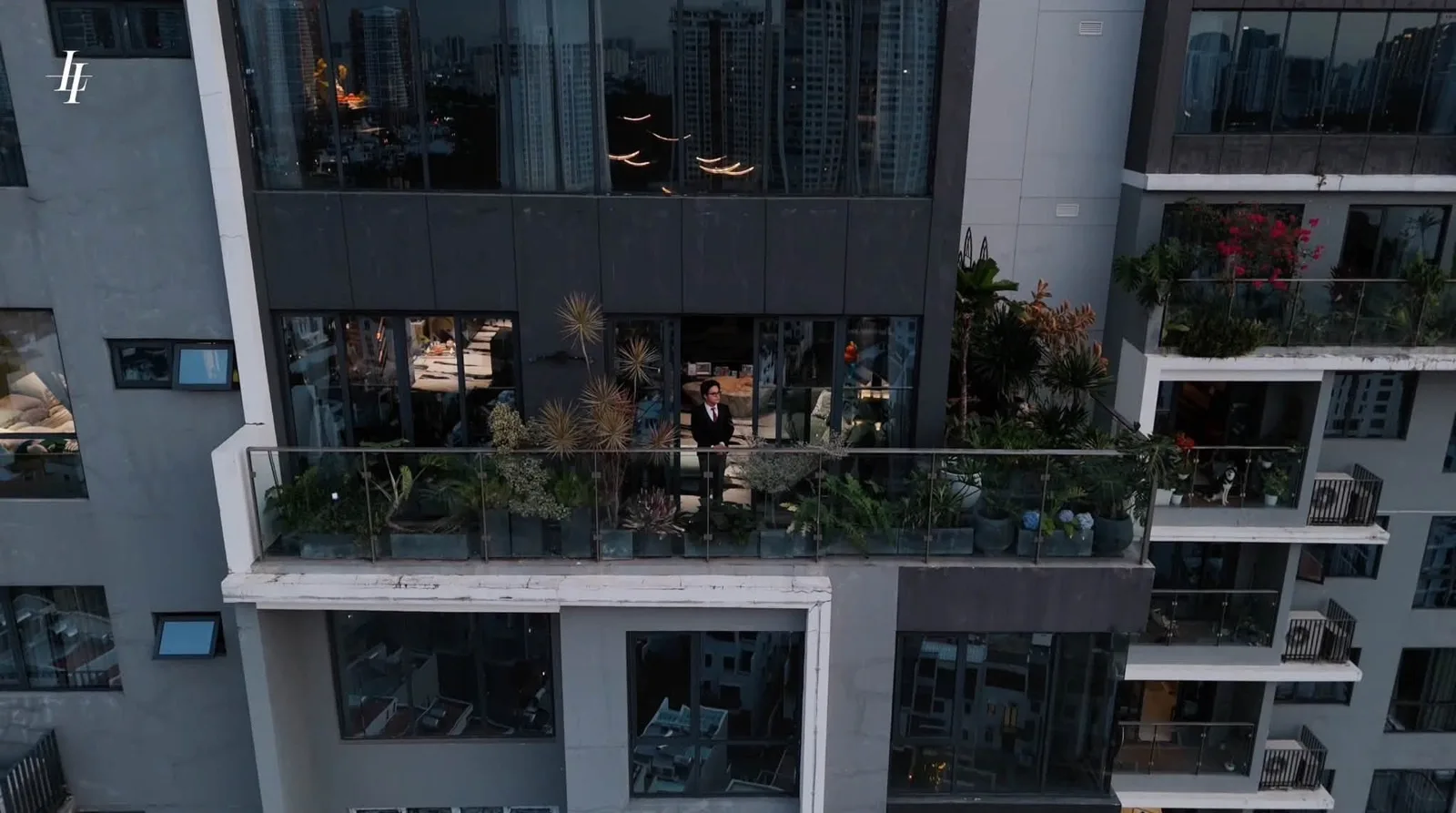 One Verandah 3BR Corner Penthouse with River Sunset View