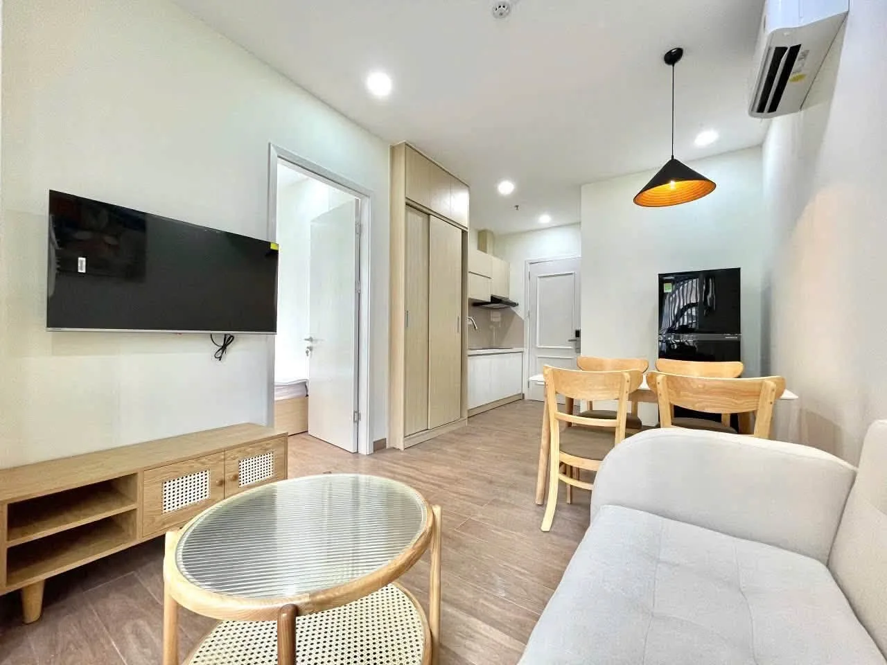 Private-Balcony Japan Town 1BR on Pham Viet Chanh | 60m²