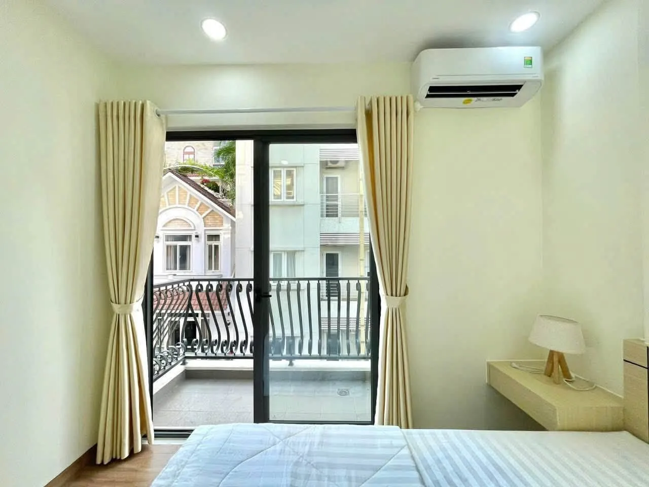 Private-Balcony Japan Town 1BR on Pham Viet Chanh | 60m²