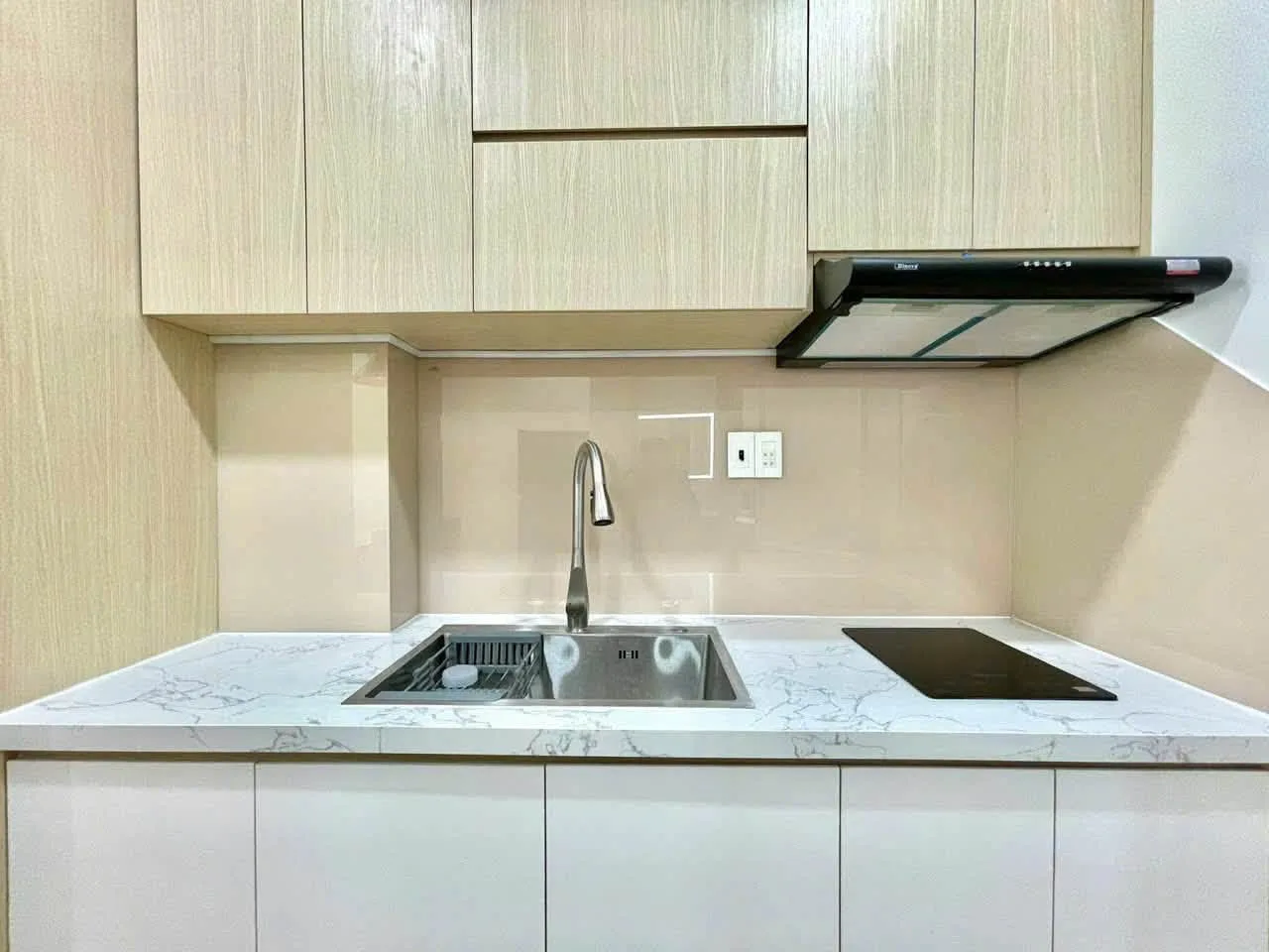 Private-Balcony Japan Town 1BR on Pham Viet Chanh | 60m²