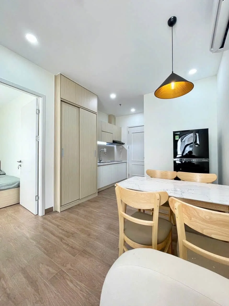 Private-Balcony Japan Town 1BR on Pham Viet Chanh | 60m²