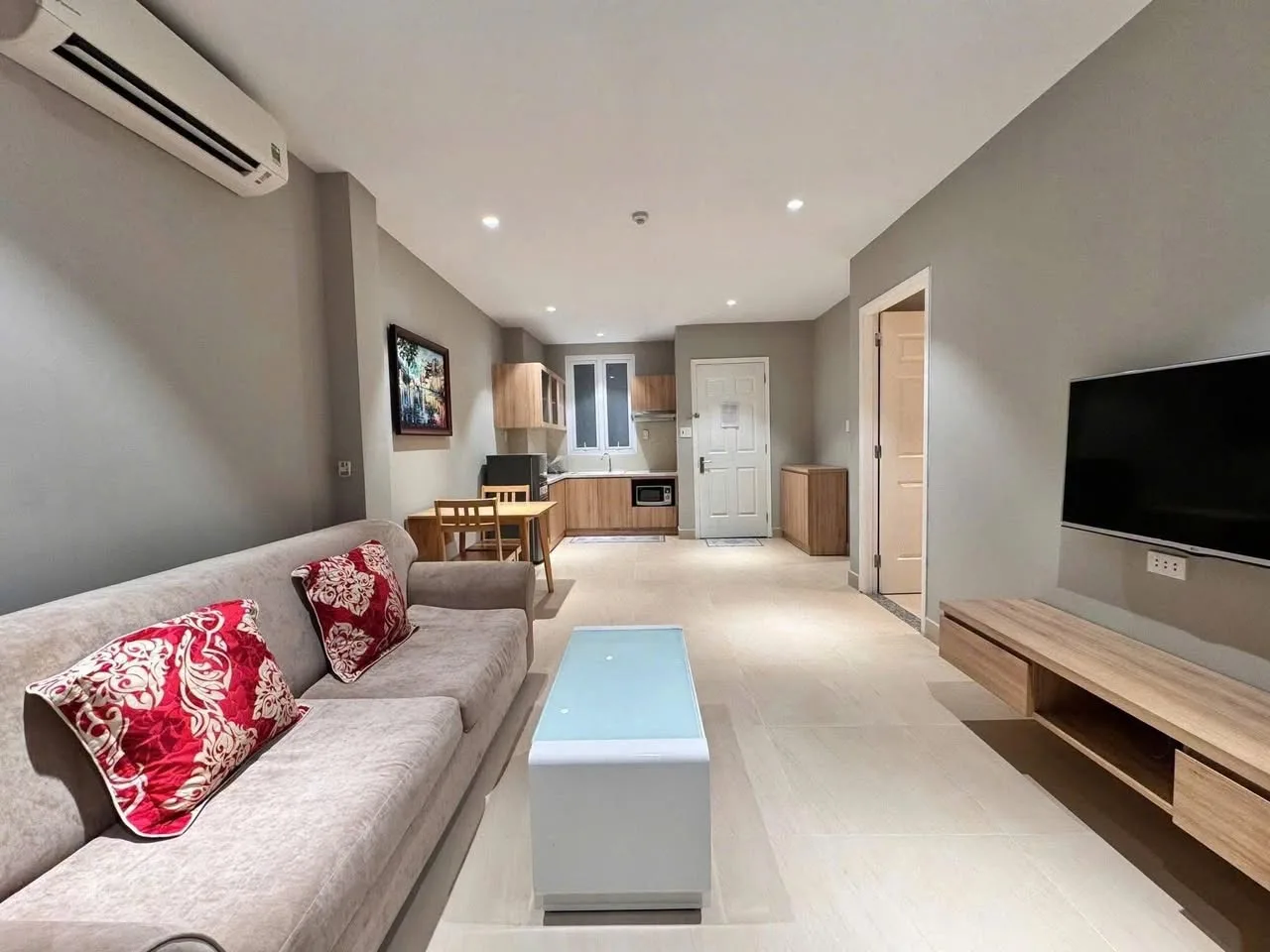 1BR Serviced Apartment Near Vinhomes Central Park | Cleaning & Laundry