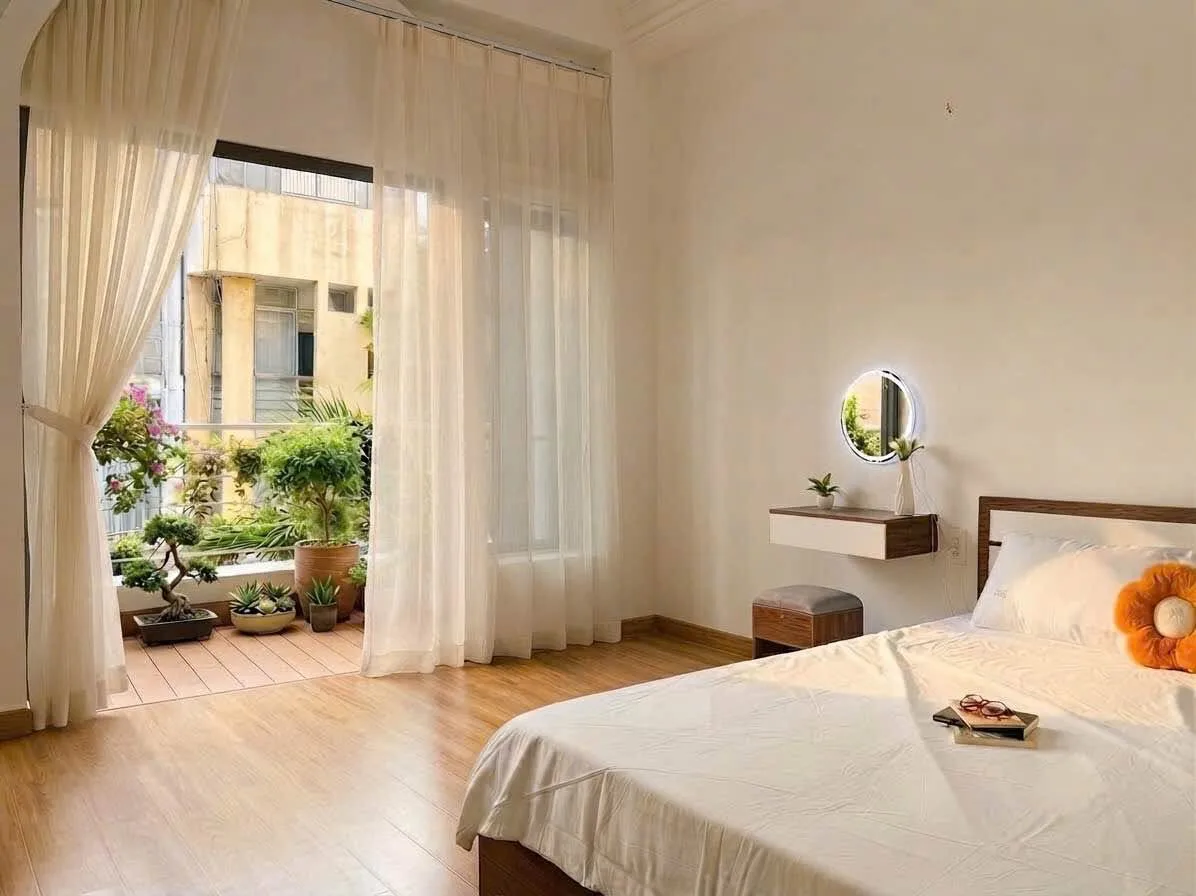 Nguyen Cuu Van 1BR Serviced Apartment with Landmark 81 View