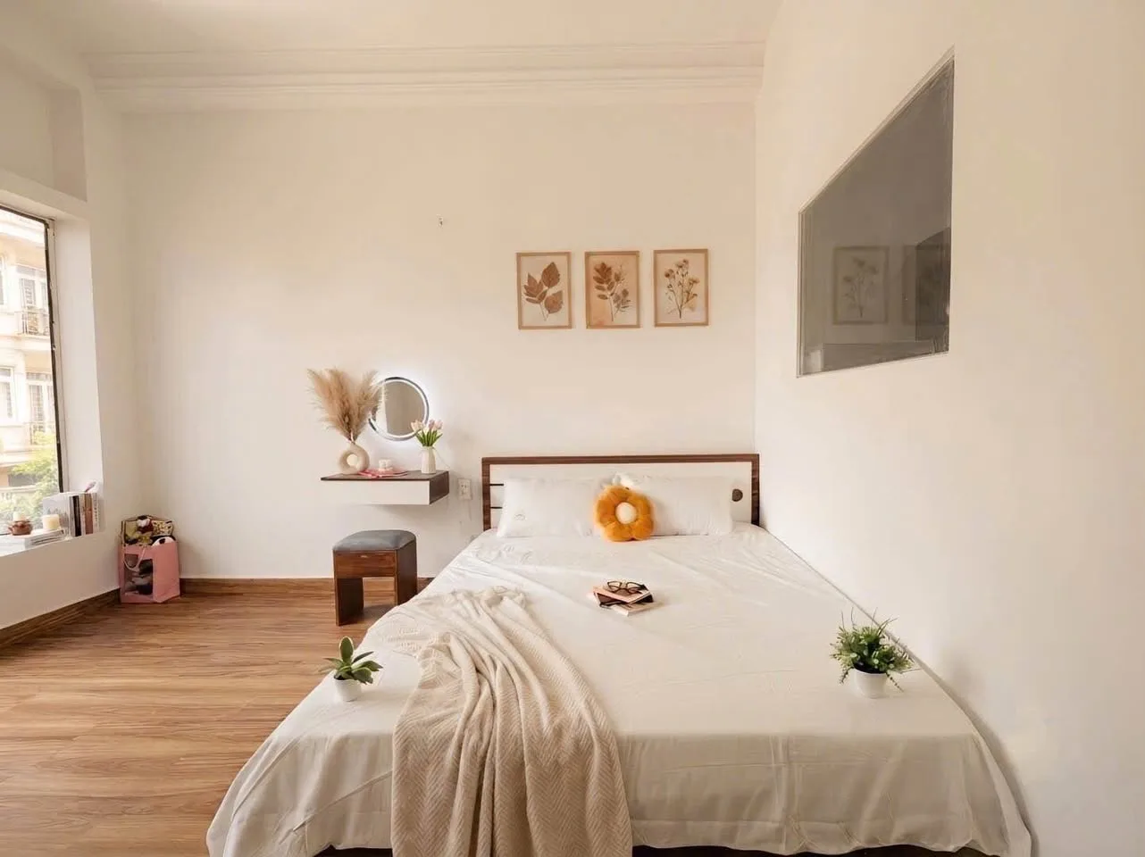 Nguyen Cuu Van 1BR Serviced Apartment with Landmark 81 View