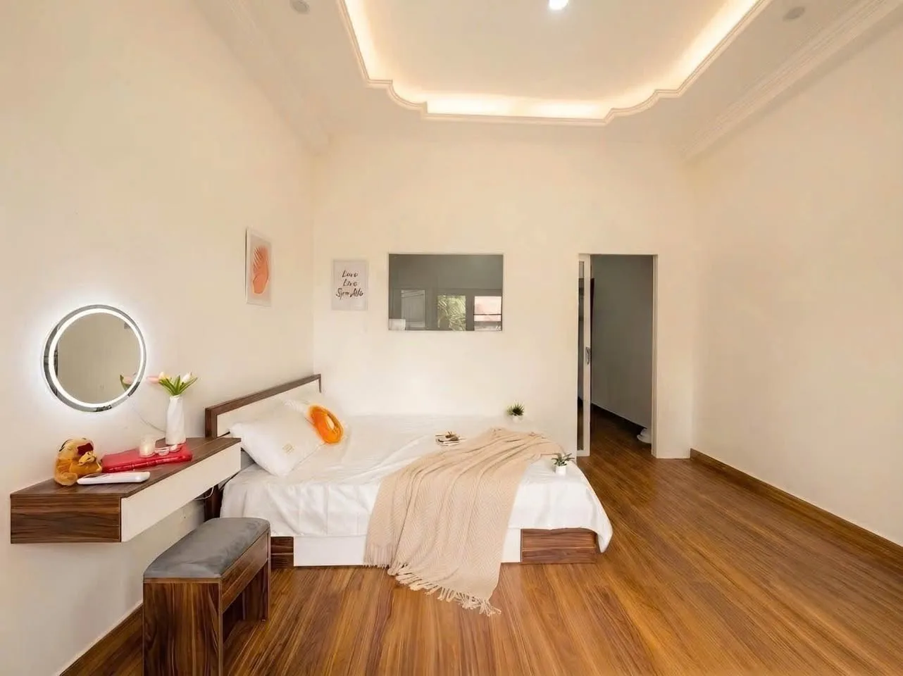 Nguyen Cuu Van 1BR Serviced Apartment with Landmark 81 View