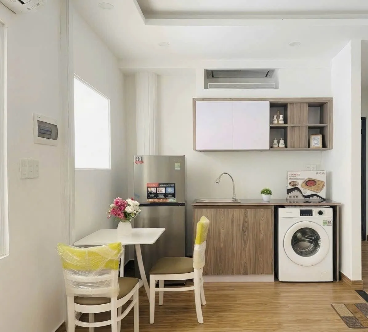 Nguyen Cuu Van 1BR Serviced Apartment with Landmark 81 View