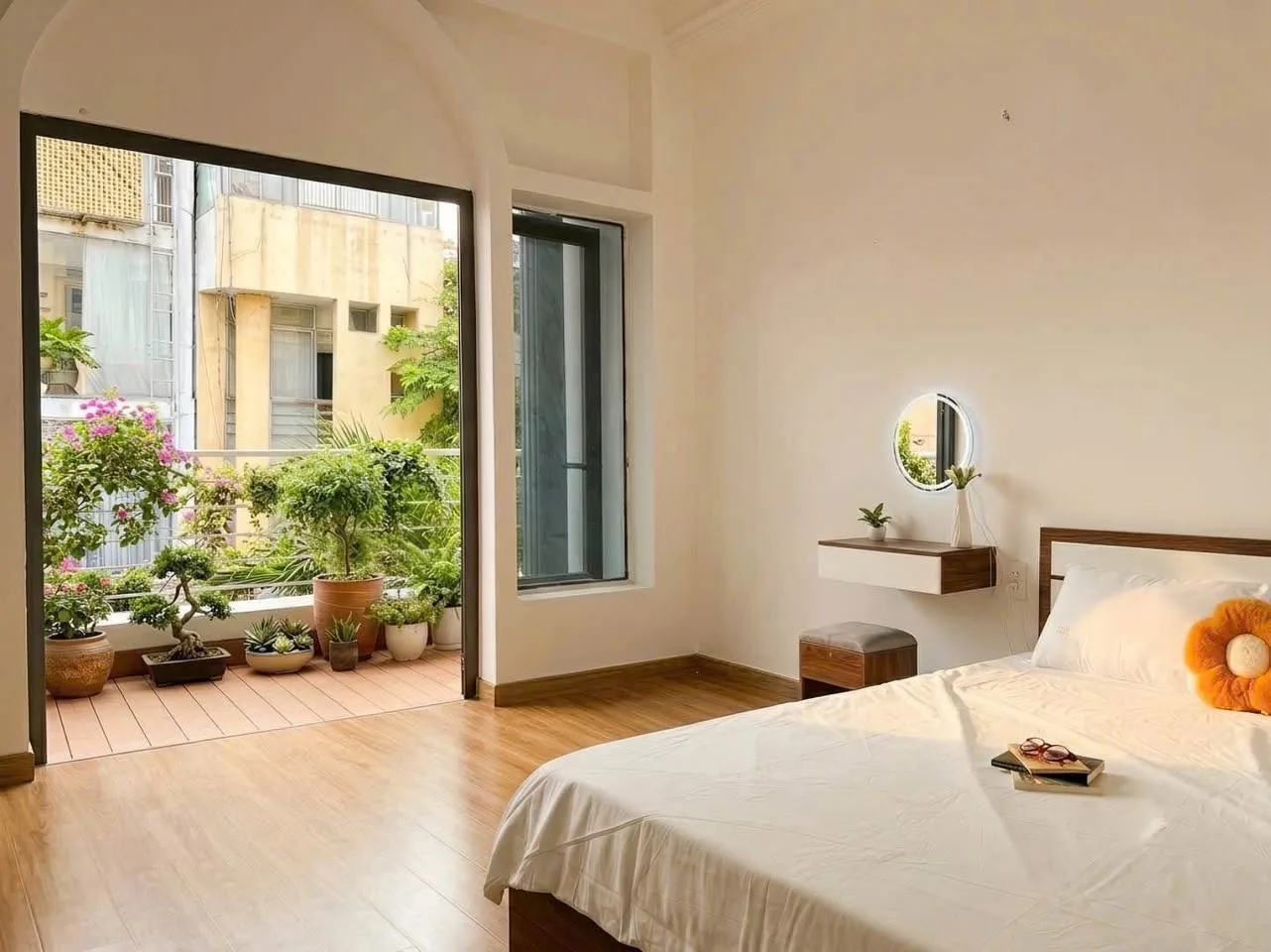 Nguyen Cuu Van 1BR Serviced Apartment with Landmark 81 View