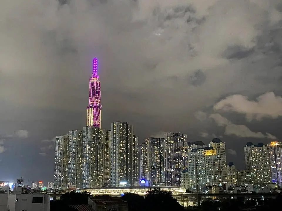Nguyen Cuu Van 1BR Serviced Apartment with Landmark 81 View