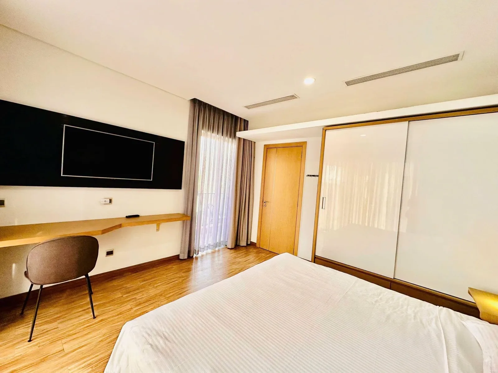 1BR Serviced Apartment with Pool, Sauna and Weekly Cleaning in An Phu