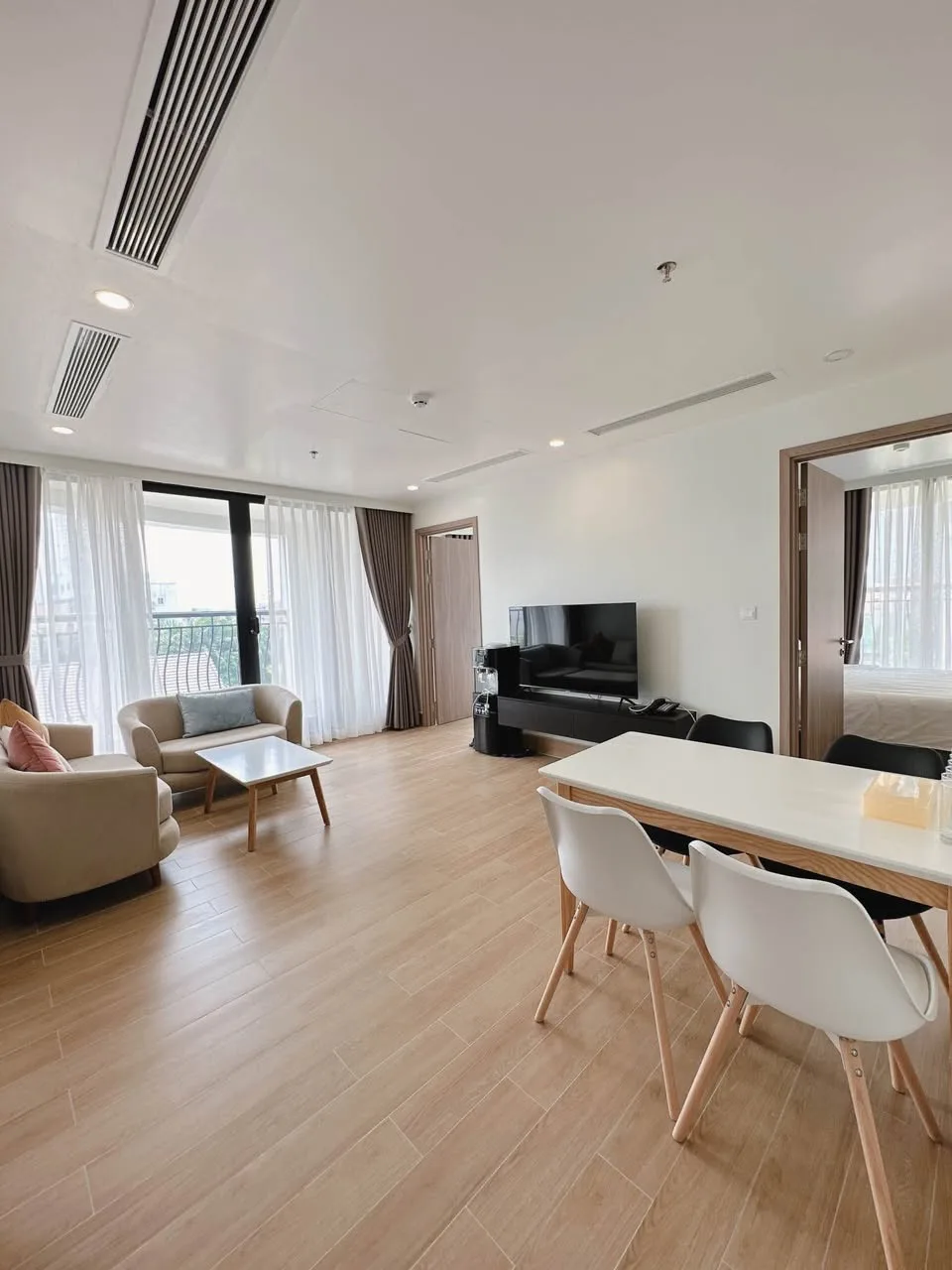 Quoc Huong Thao Dien 3BR Serviced Apartment with Gym, Pool and Cleaning