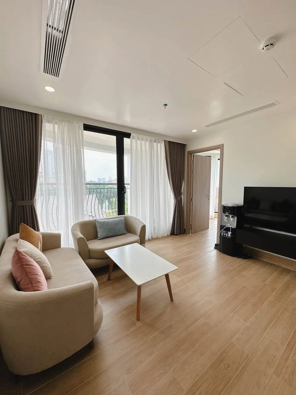 Quoc Huong Thao Dien 3BR Serviced Apartment with Gym, Pool and Cleaning
