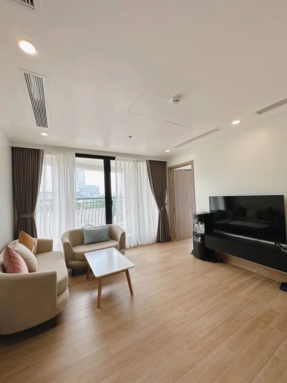 Quoc Huong Thao Dien 3BR Serviced Apartment with Gym, Pool and Cleaning