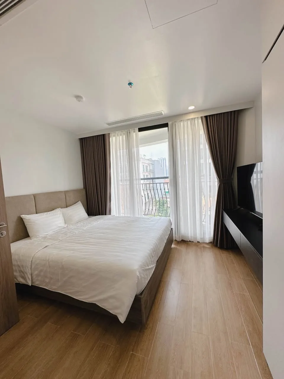 Quoc Huong Thao Dien 3BR Serviced Apartment with Gym, Pool and Cleaning