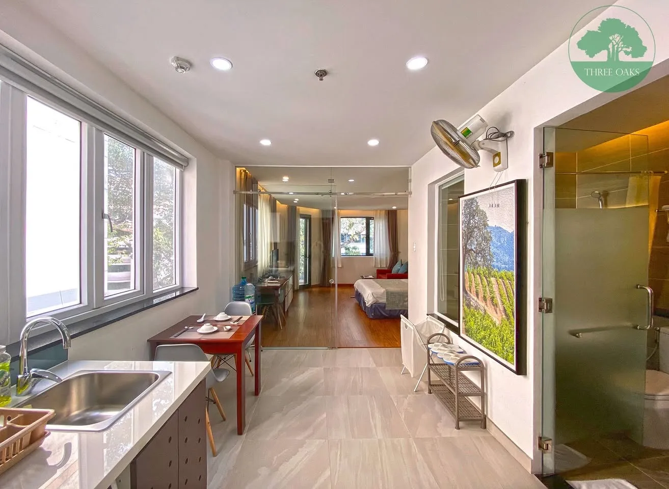 Private-Balcony Nguyen Thi Minh Khai 1BR Serviced Apartment | 45m²