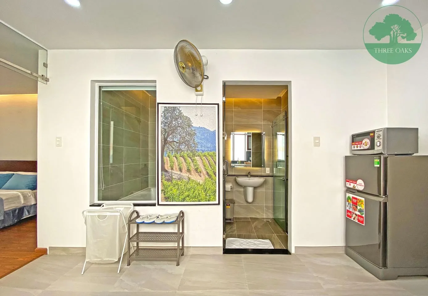 Private-Balcony Nguyen Thi Minh Khai 1BR Serviced Apartment | 45m²