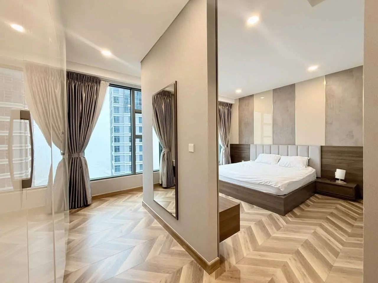 Sunwah Pearl 3BR With River and Bitexco Views and a Work Nook