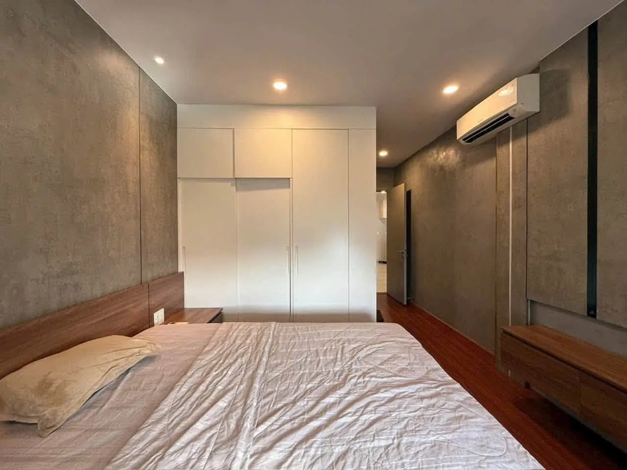 The Gold View 2BR Fully Furnished With Pool View