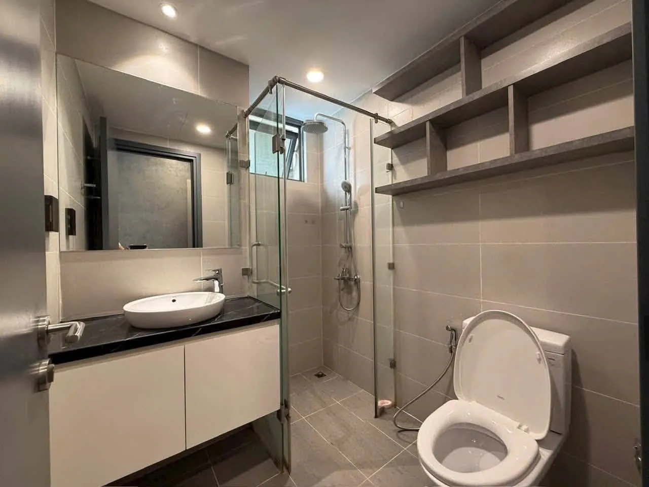 The Gold View 2BR Fully Furnished With Pool View