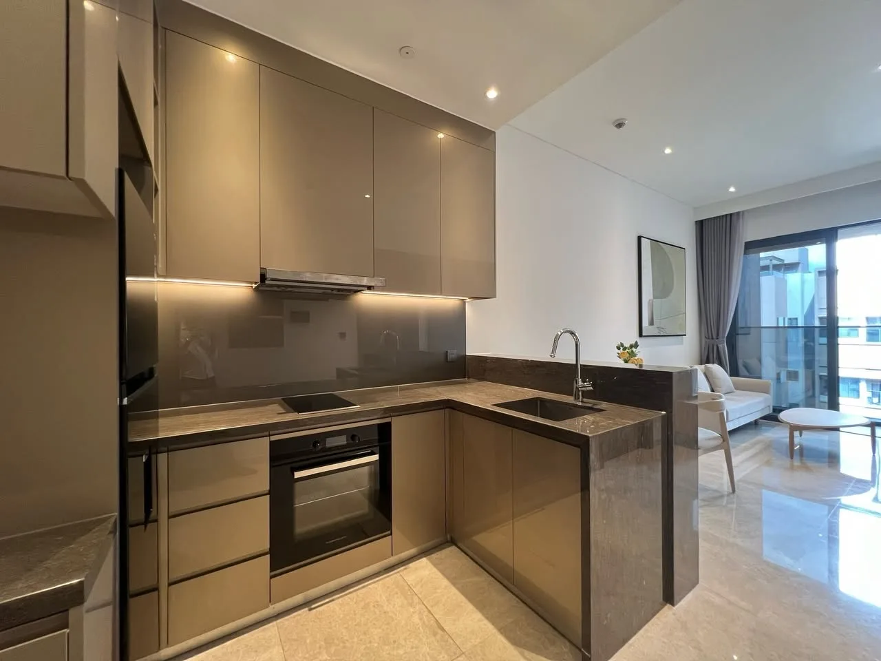 High-Floor The Marq 1BR Apartment with Work Nook | 52m²