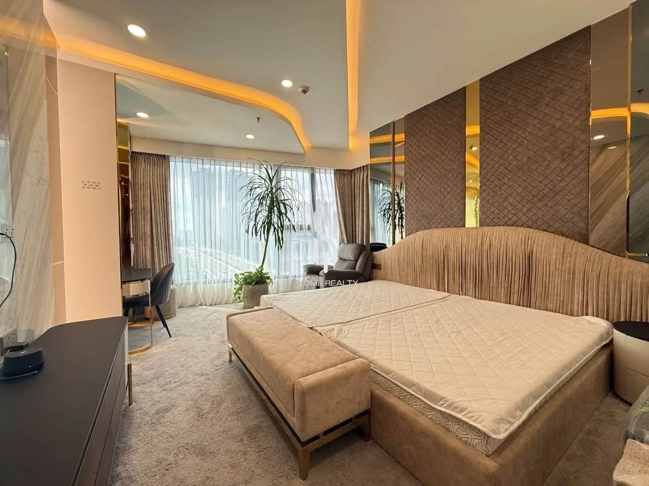 Spacious 4 Bedroom The River Thu Thiem Apartment with Study | 202m²