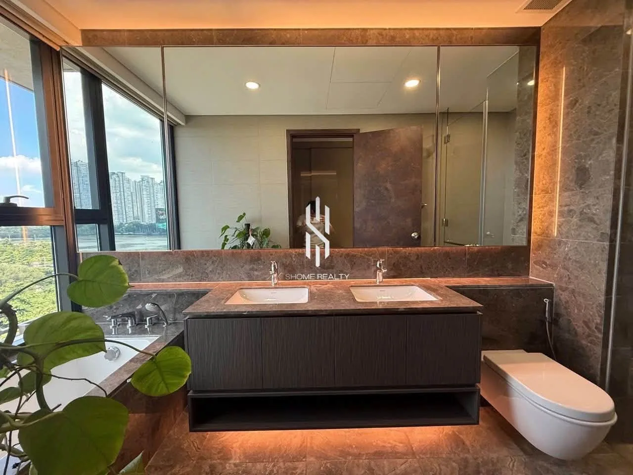 Spacious 4 Bedroom The River Thu Thiem Apartment with Study | 202m²