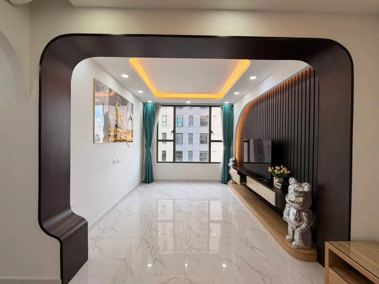Ready-Now 2 Bedroom The Tresor Apartment, Converted 93 sqm Layout