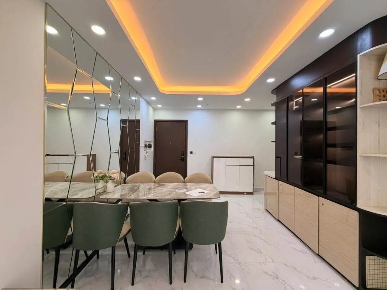 Ready-Now 2 Bedroom The Tresor Apartment, Converted 93 sqm Layout