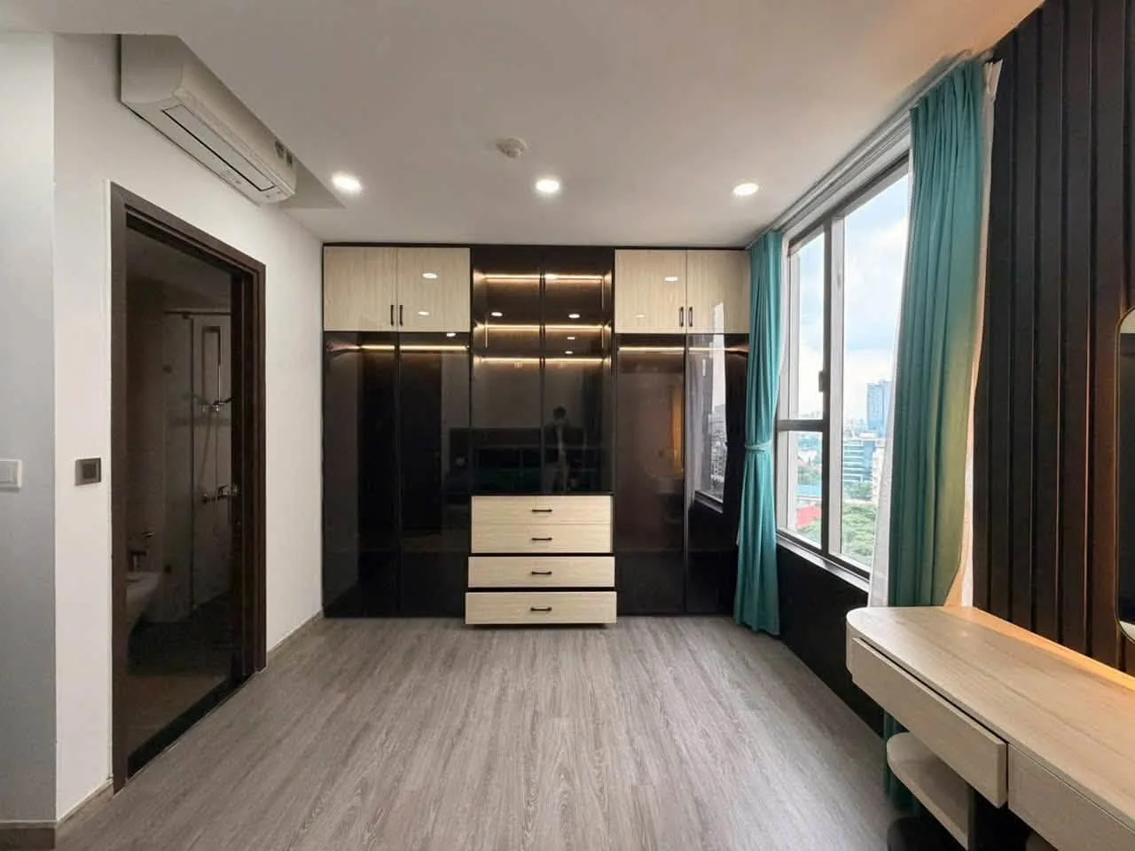 Ready-Now 2 Bedroom The Tresor Apartment, Converted 93 sqm Layout