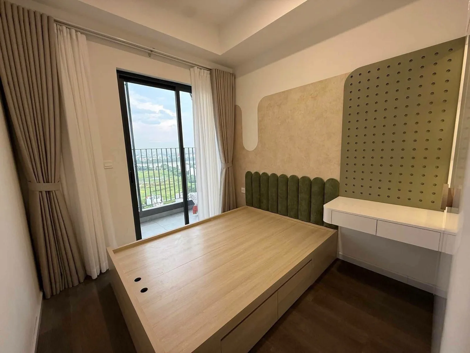 High-Floor Victoria Village 2BR With City Views and Balcony