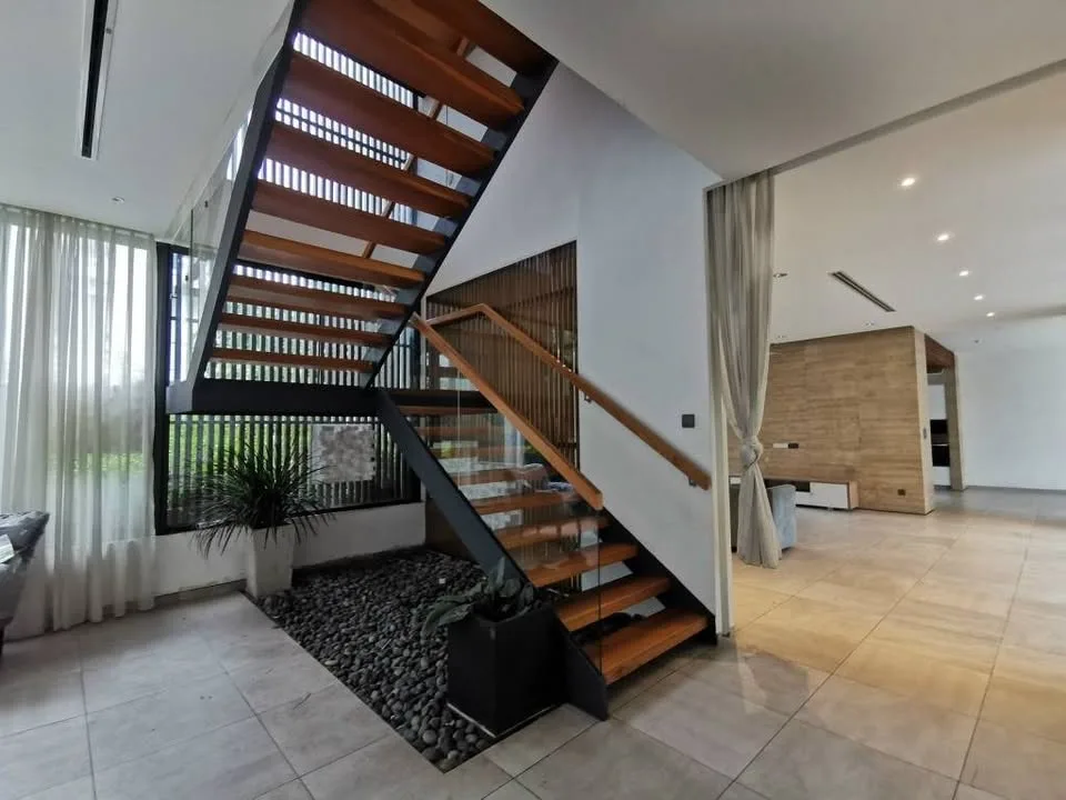 Modern 5BR Thao Dien Villa with Kitchen and Dining Area | 500 sqm