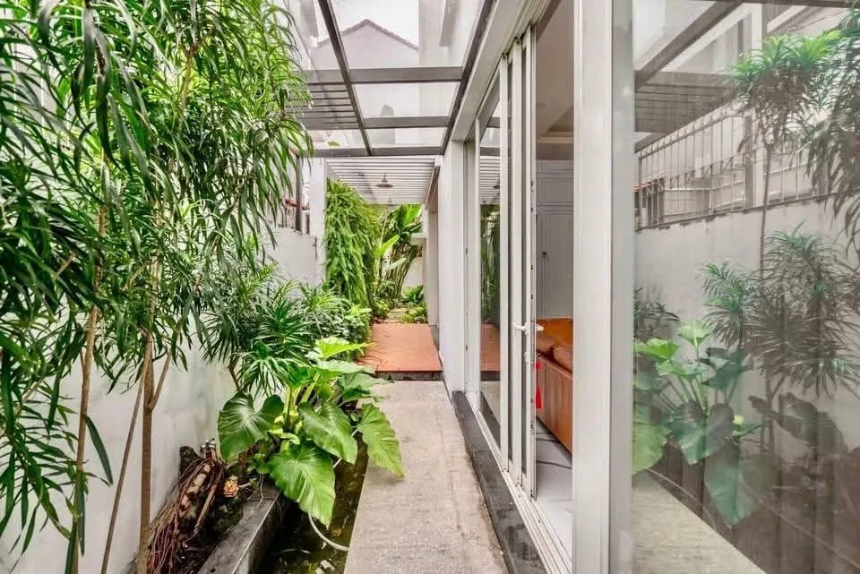 Modern 5BR Thao Dien Villa with Private Pool, Ready Now