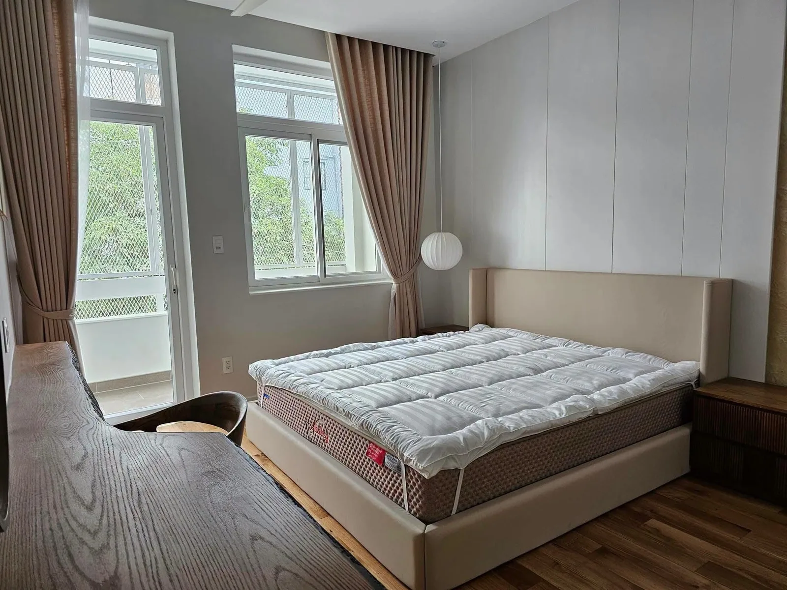 Truc Duong An Khanh 3BR Villa with Warm Wood Kitchen