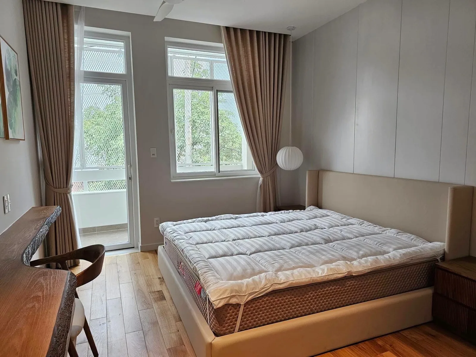 Truc Duong An Khanh 3BR Villa with Warm Wood Kitchen