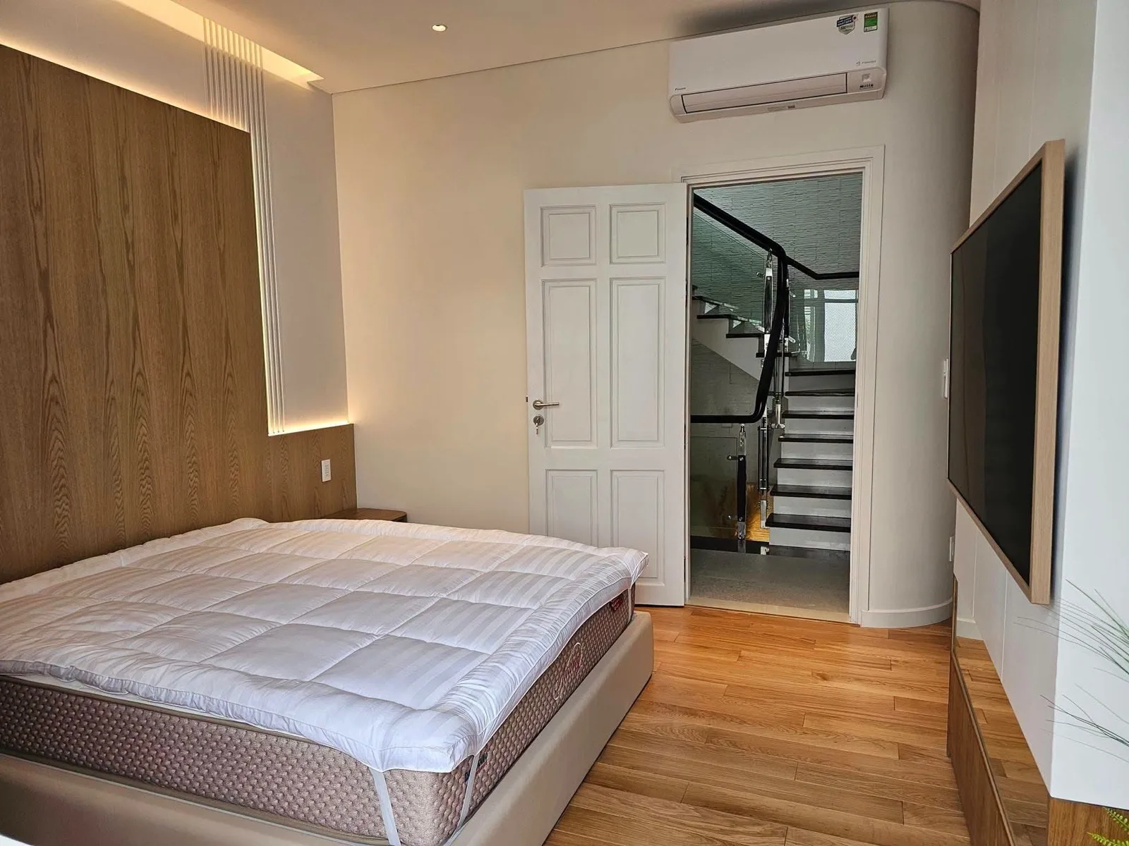 Truc Duong An Khanh 3BR Villa with Warm Wood Kitchen