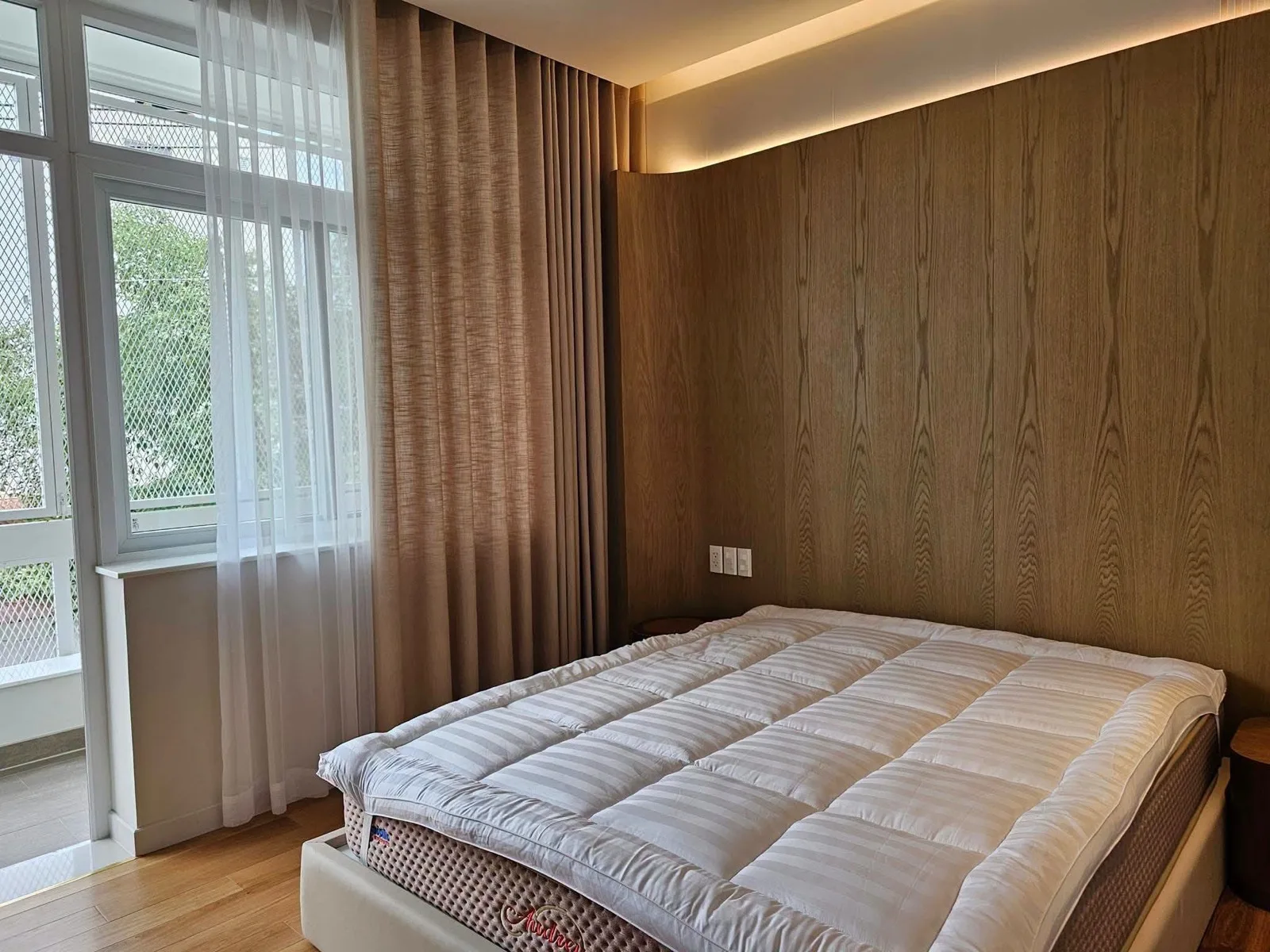 Truc Duong An Khanh 3BR Villa with Warm Wood Kitchen