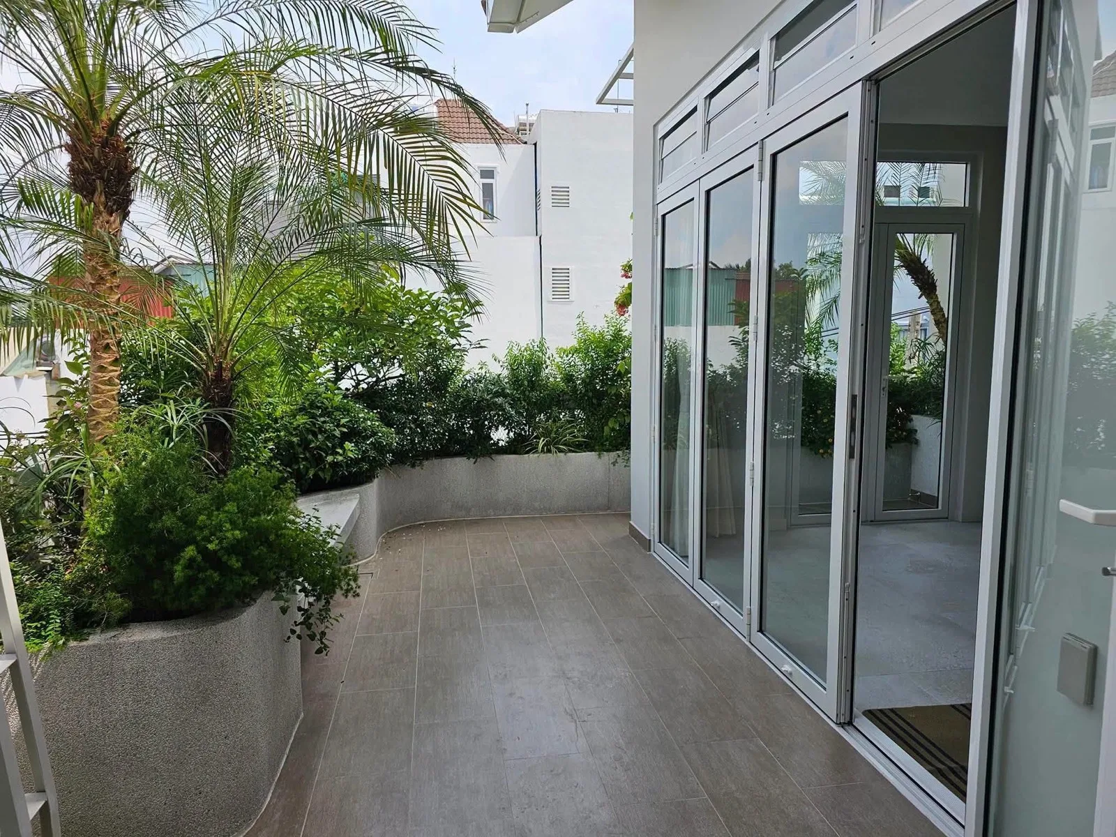 Truc Duong An Khanh 3BR Villa with Warm Wood Kitchen