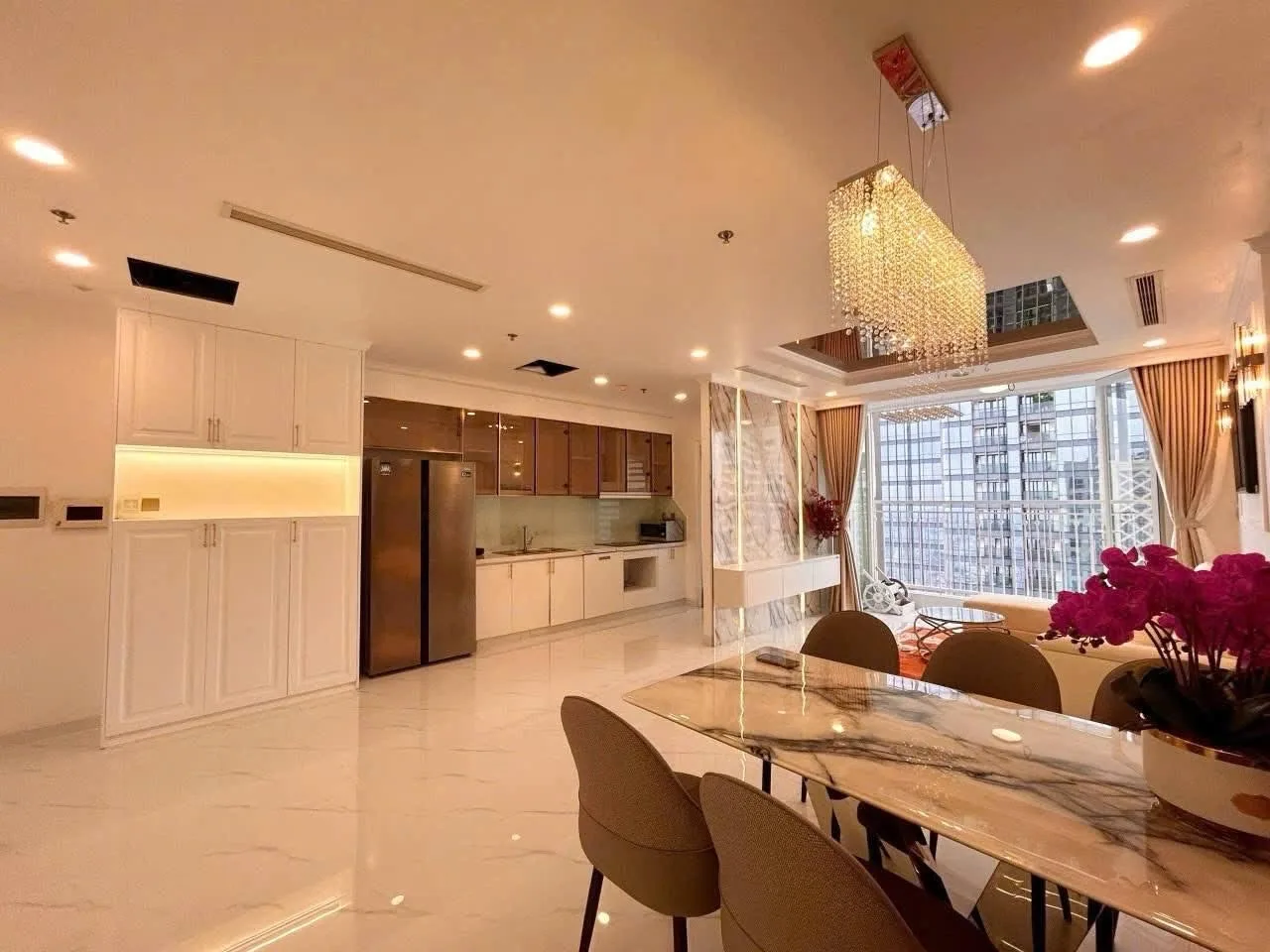 Landmark 6 Corner 3BR with Landmark 81 and Park Views
