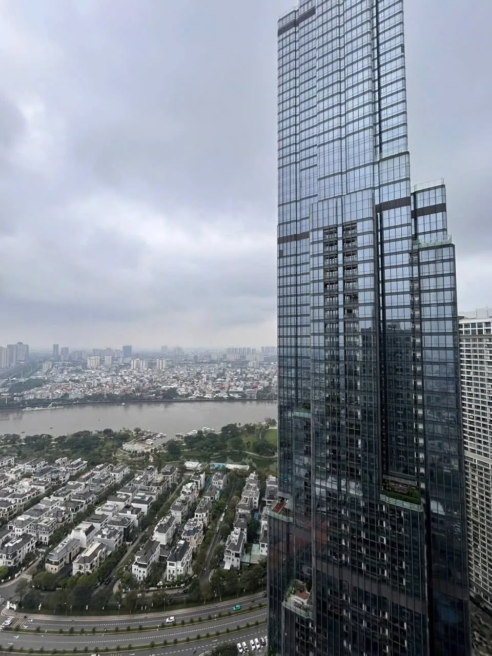 Landmark 6 Corner 3BR with Landmark 81 and Park Views