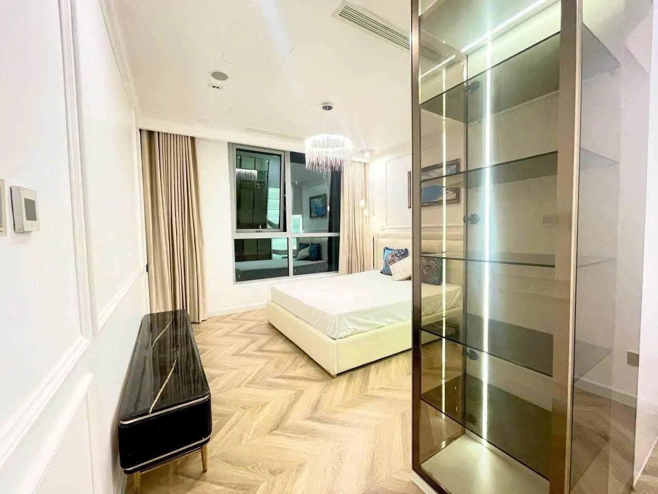 Landmark 6 Corner 3BR with Landmark 81 and Park Views